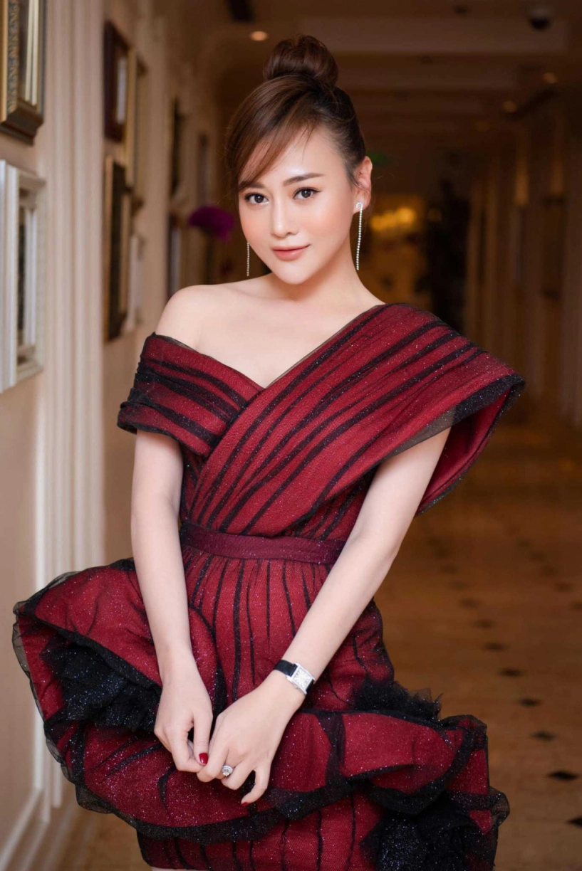 Thừa nhận tăng cân tròn xoe phương oanh chơi chiêu lên đồ giấu dáng mũm mĩm - 1