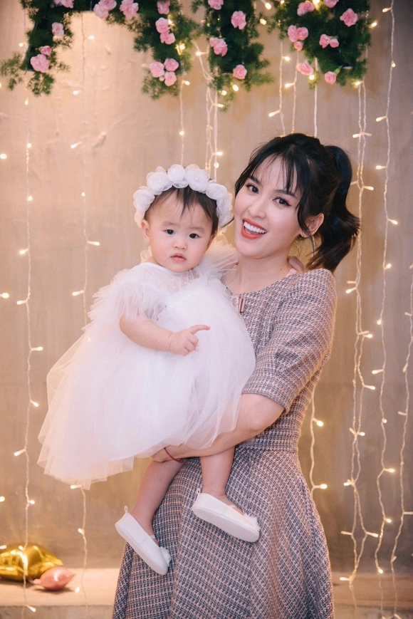Thủy tiên nổi giận khi con bị chê xấu đầy cay độc hà hồ hoàng bách đáp trả thâm thúy - 18