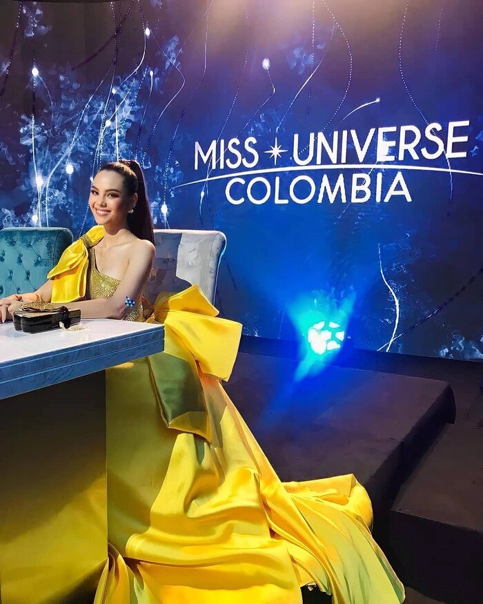 Tuyệt sắc giai nhân miss universe 2018 bị chê tơi bời vì chọn nhầm trang phục lộ chân cột đình - 1