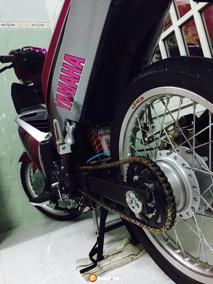 Yamaha exciter 135 duyên dáng với bộ áo màu hồng - 2