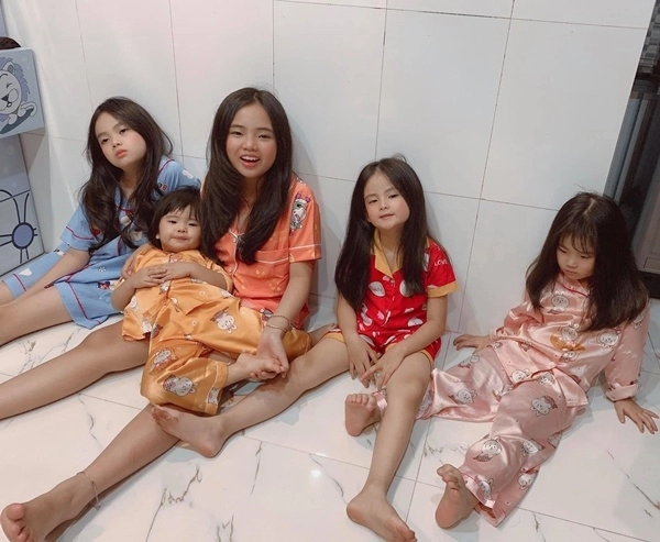 Yêu năm 15 tuổi mẹ trẻ cùng chồng làm một lèo 5 công chúa đi đâu cũng được trầm trồ - 5