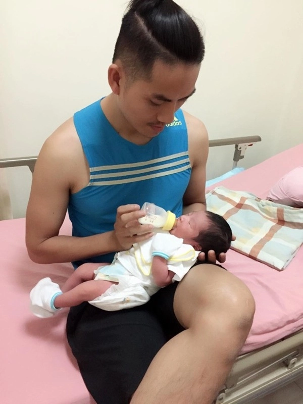 Yêu năm 15 tuổi mẹ trẻ cùng chồng làm một lèo 5 công chúa đi đâu cũng được trầm trồ - 7