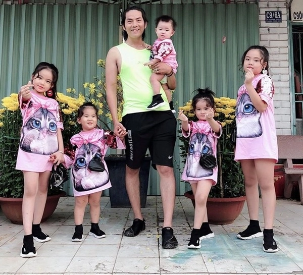 Yêu năm 15 tuổi mẹ trẻ cùng chồng làm một lèo 5 công chúa đi đâu cũng được trầm trồ - 11