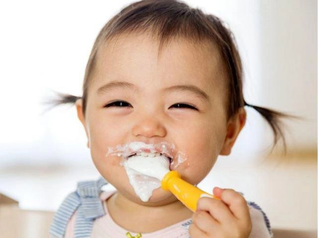 1 tuân cho bé ăn mây hôp vang sưa là hợp lý - 2