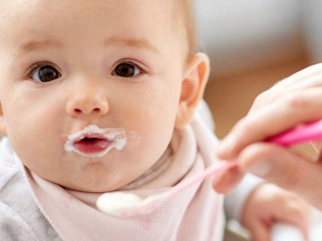 1 tuân cho bé ăn mây hôp vang sưa là hợp lý - 4