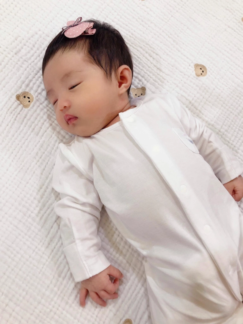 3 đứa trẻ con sao việt có đôi môi giống bố con gái ông cao thắng sao y bản chính - 1