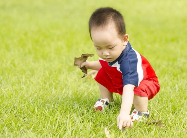 3 yếu tố quyết định trẻ biết đi sớm hay muộn nhiều cha mẹ không biết - 4