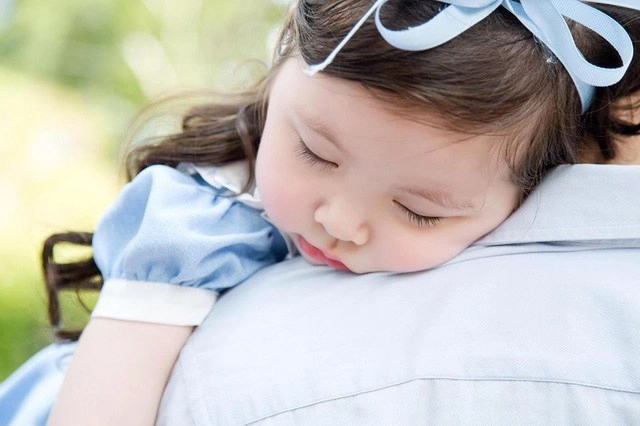 4 tháng đoạt giải đáng yêu nhất nước anh 6 tuổi con gái elly trần khác lạ không nhận ra - 3