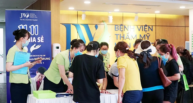 Ấm lòng bệnh viện jw quyên góp 279 triệu đồng doanh thu sự kiện1111 jw chia sẻ cho miền trung - 3