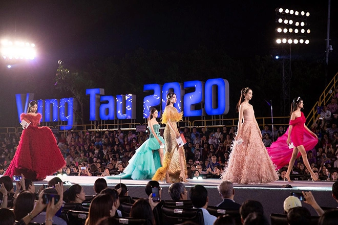 Ấn tượng với sự kết hợp mới lạ trong đêm thi người đẹp thời trang hhvn 2020 - 2