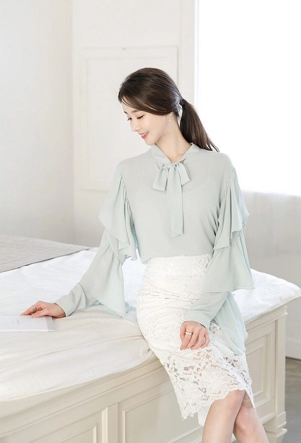 Áp dụng mấy chiêu lên đồ sành điệu với chân váy bút chì chị em công sở không lo nhạt - 8
