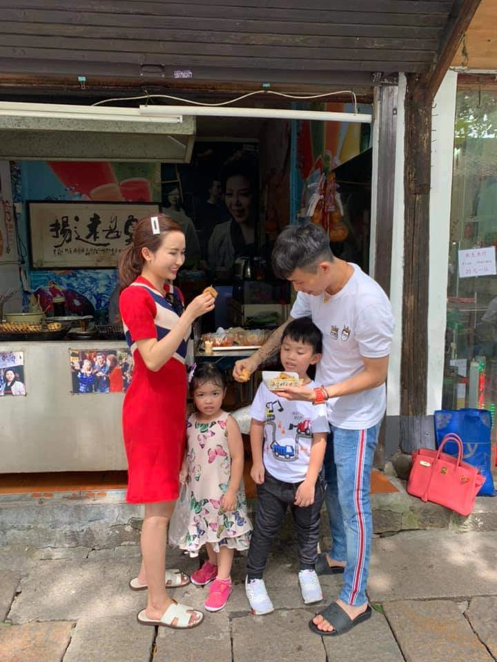 Bà ngoại nóng bỏng nhất việt nam bị tố ngoài đời khác ảnh mạng từng lấy lý do bỉm sữa - 11