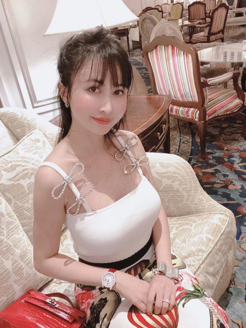 Bà ngoại nóng bỏng nhất việt nam bị tố ngoài đời khác ảnh mạng từng lấy lý do bỉm sữa - 12