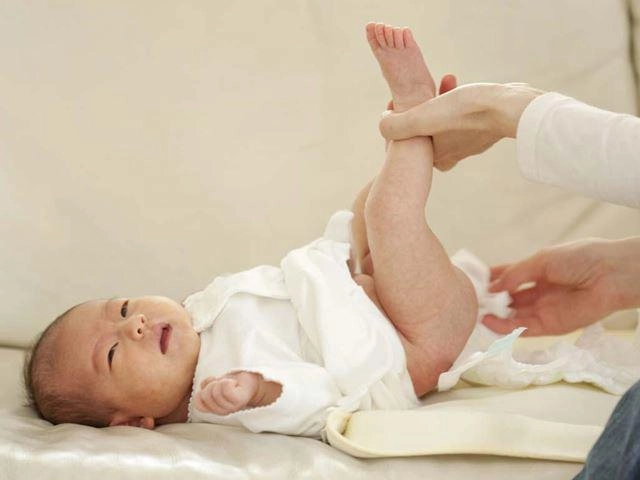 Bé 2 tháng tuổi 5 ngày không đi ngoài có sao không - 1