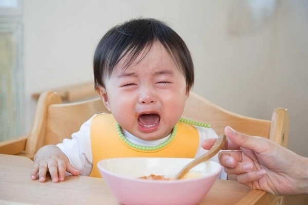 Bé biếng ăn kém hấp thu chậm tăng cân mẹ đừng quá lo - 1