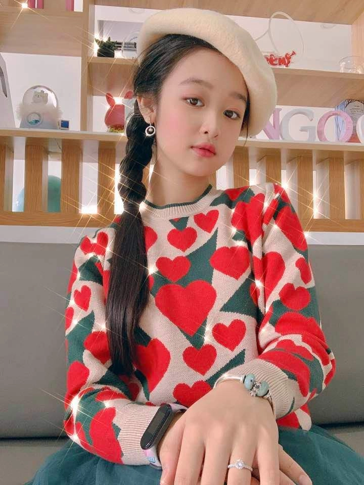 Bé gái hot nhất chung kết hhvn 2020 khoe ảnh giáng sinh gương mặt quá xinh - 5