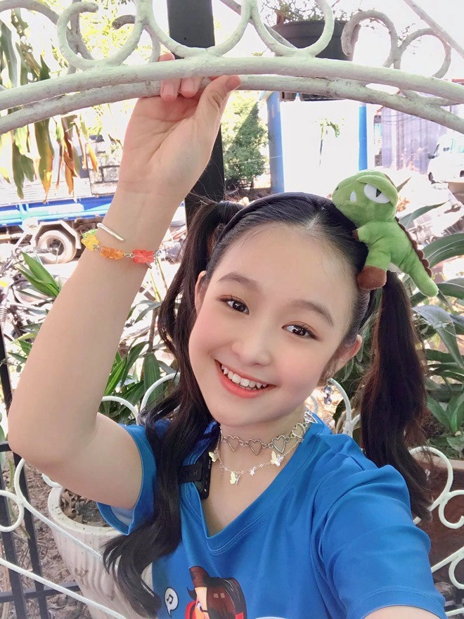 Bé gái hot nhất chung kết hhvn 2020 khoe ảnh giáng sinh gương mặt quá xinh - 13