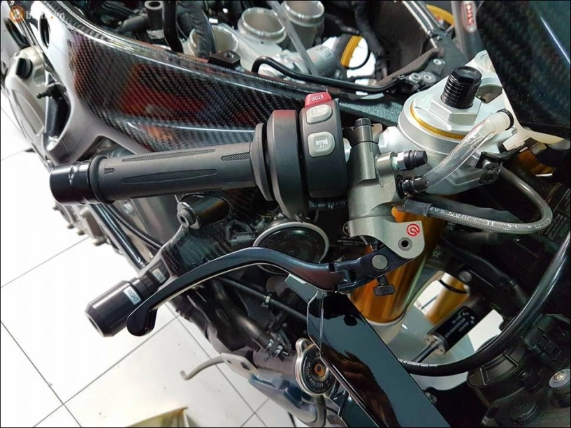 Bmw s1000rr hoàn thiện rực rỡ qua những option danh giá - 7