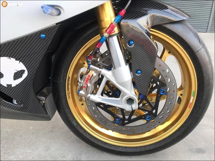 Bmw s1000rr-mãn nhãn với vẻ đẹp công nghệ từ cá mập sát thủ - 2