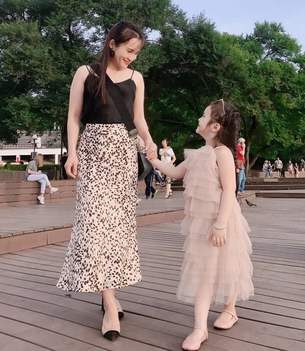 Bố mẹ hưng yên đẻ con như tây đại diện cả tỉnh đi thi sắc đẹp nhãn hàng săn đón - 3