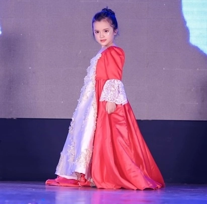 Bố mẹ hưng yên đẻ con như tây đại diện cả tỉnh đi thi sắc đẹp nhãn hàng săn đón - 17