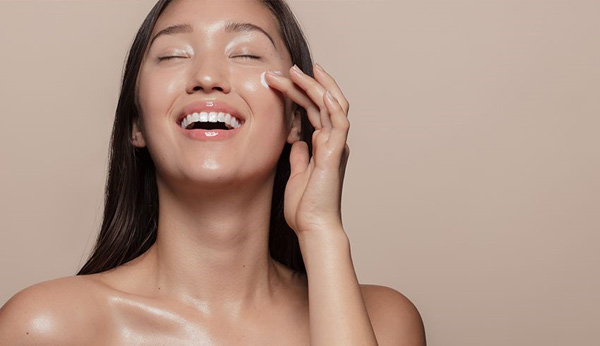 Bỏ túi ngay cách chọn kem dưỡng ẩm phù hợp để làn da trẻ lâu căng mịn - 2