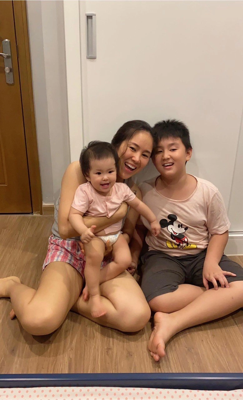 Con trai riêng lê phương hôn môi em gái cùng mẹ khác cha dân mạng nói đừng nên - 1