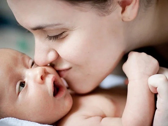 Con trai riêng lê phương hôn môi em gái cùng mẹ khác cha dân mạng nói đừng nên - 6