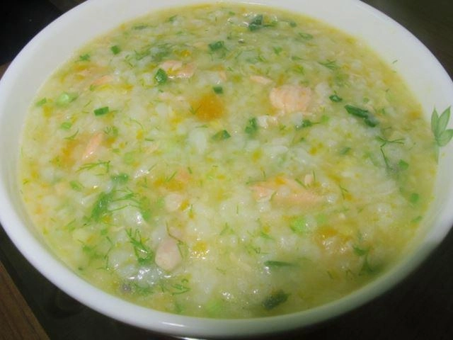 Cách dùng rau chùm ngây nấu cháo cho bé cùng cá hồi - 1