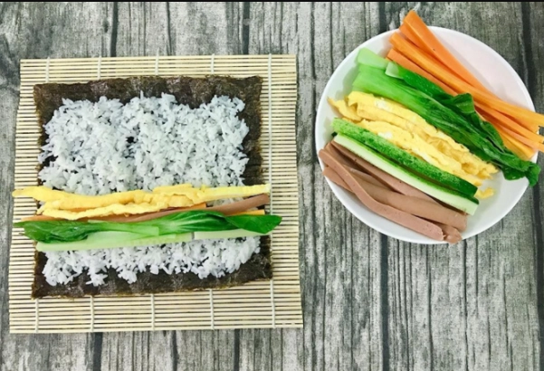 Cách làm cơm cuộn rong biển kimbap hàn quốc thơm ngon không bị khô - 1