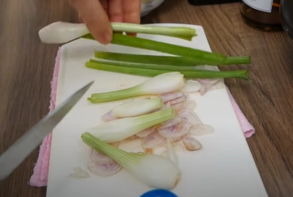 Cách làm kho quẹt chỉ trong 15 phút có món ngon không bị mặn hấp dẫn - 3