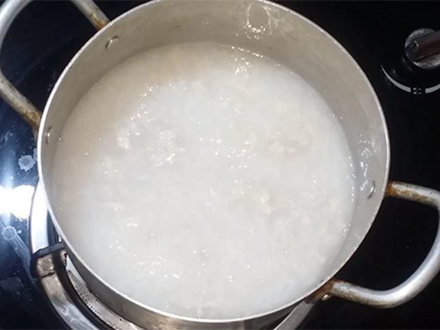Cách nấu cháo thịt gà khoai lang cho bé ăn dặm ngon mà đủ chất - 6