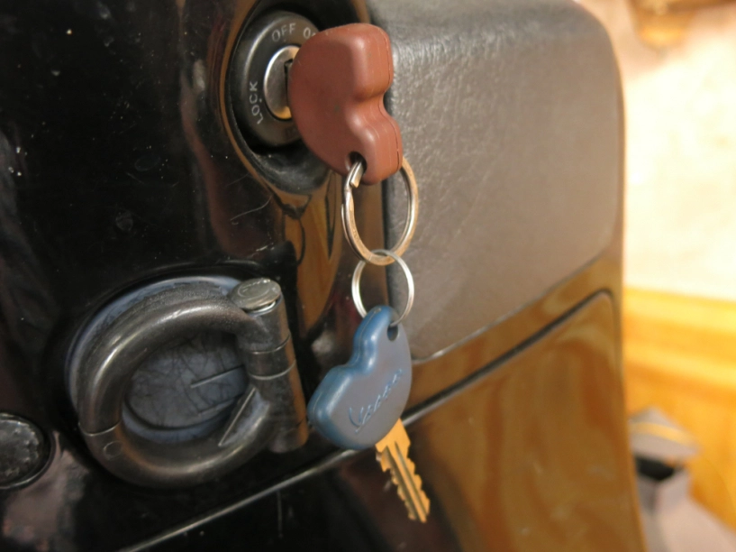 Cách xử lý khi mất chìa khóa xe piaggio - 1