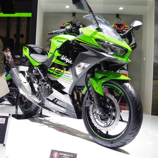 Cận cảnh chi tiết kawasaki ninja 400 2018 tại triển lãm motor tokyo 2017 - 1