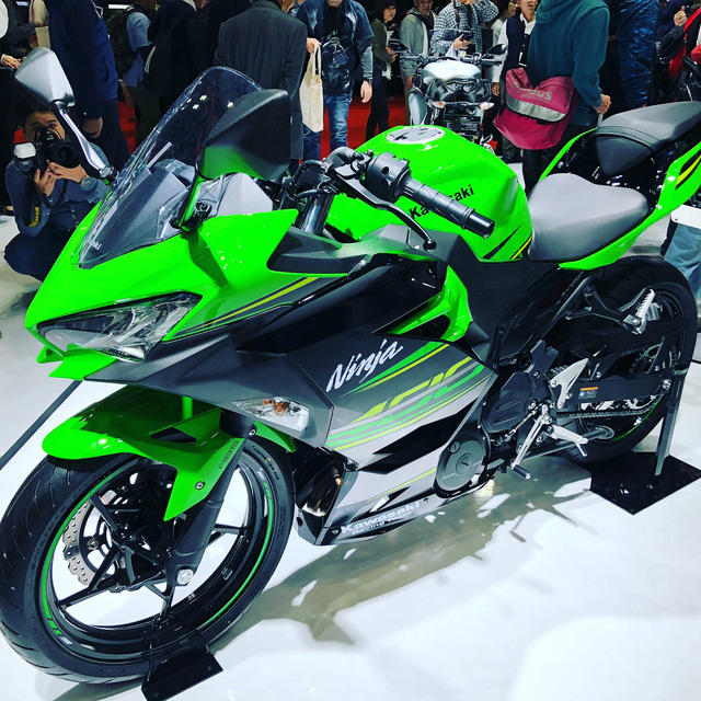 Cận cảnh chi tiết kawasaki ninja 400 2018 tại triển lãm motor tokyo 2017 - 2