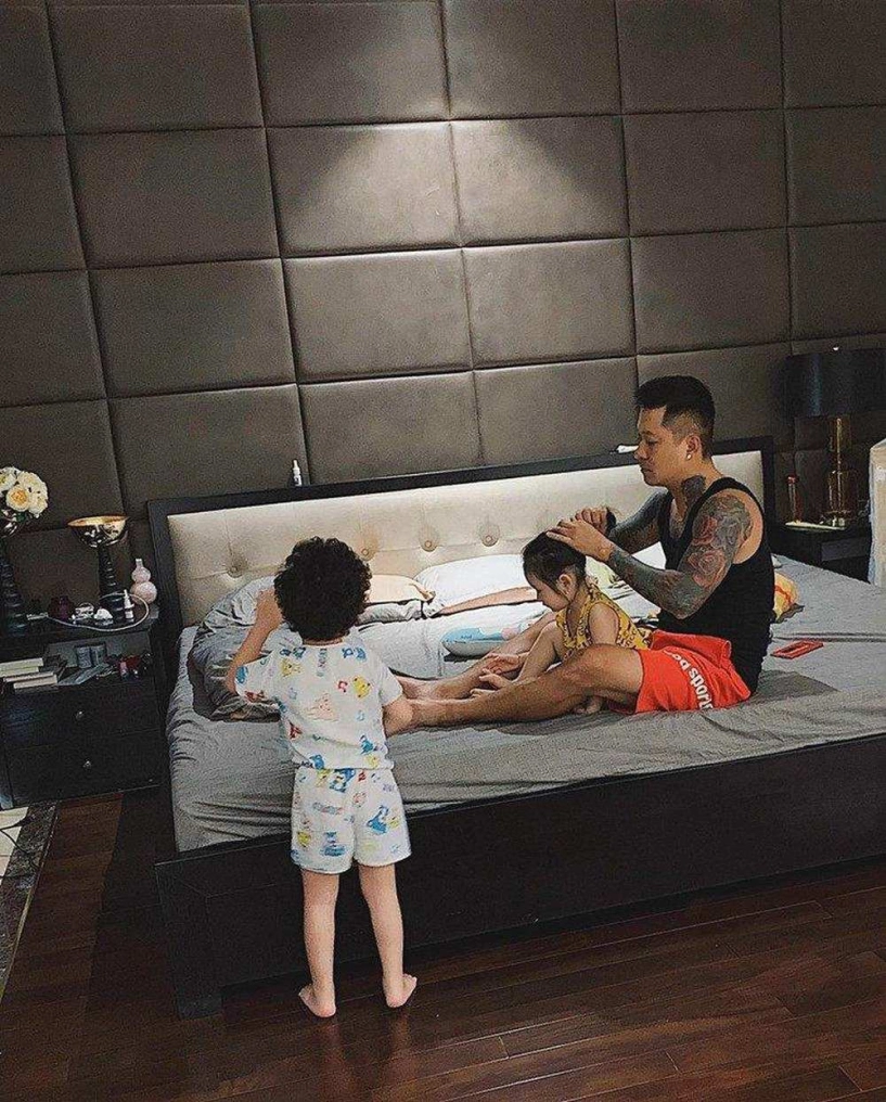 Nữ chủ tịch gợi cảm ngồi cạnh núi tiền mẹ 3 con trả lương tháng cho tuấn hưng - 12