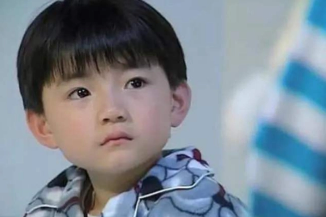 Cậu bé nổi tiếng một thời u12 lộ ảnh phòng the với bạn gái hơn tuổi và lỗi bố mẹ - 3