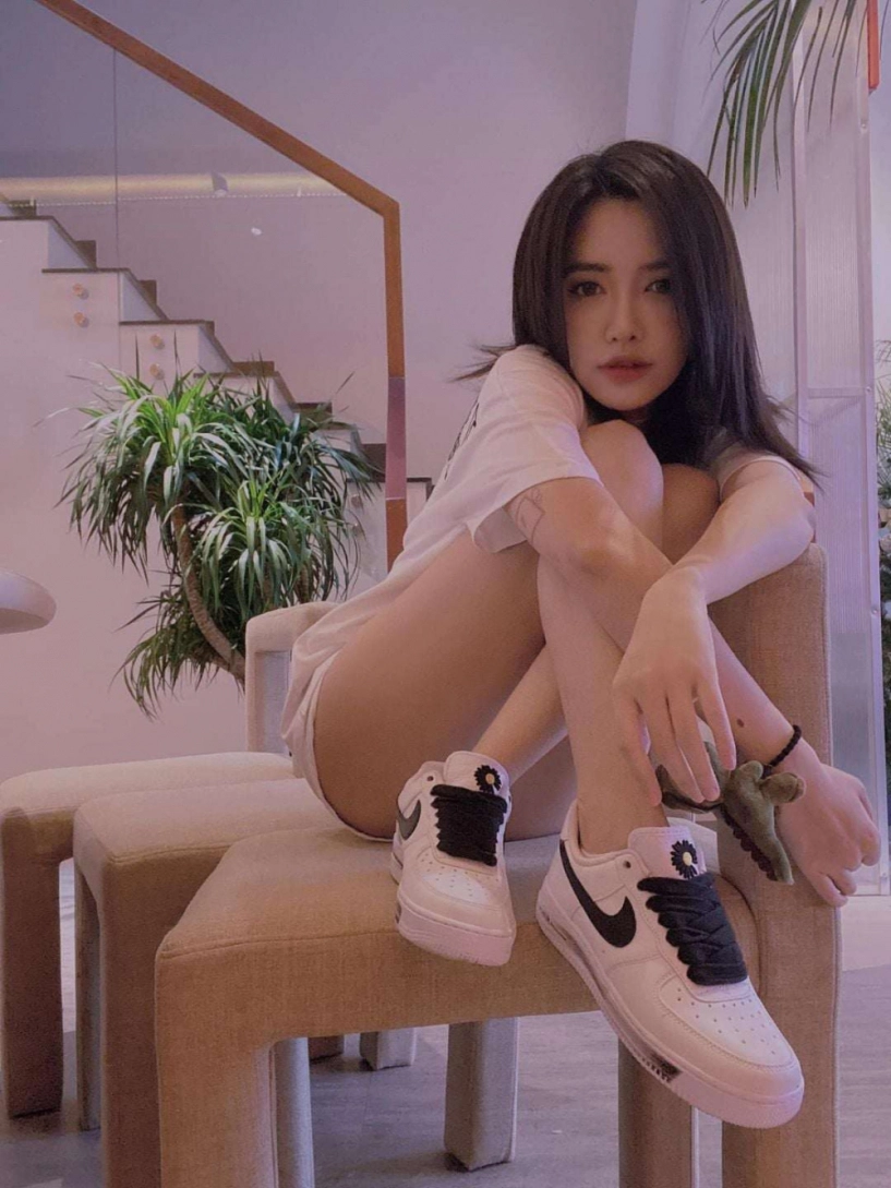 Chẳng mê sắm túi hiệu hay cao gót thục nữ sao việt chuyển hướng style với món đồ rất chiến - 1