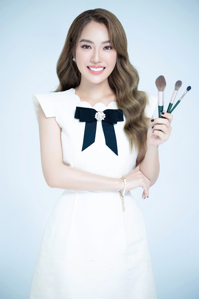 Chuyên gia trang điểm tâm tâm makeup không nhấn chìm gương mặt trong một bể son phấn - 1