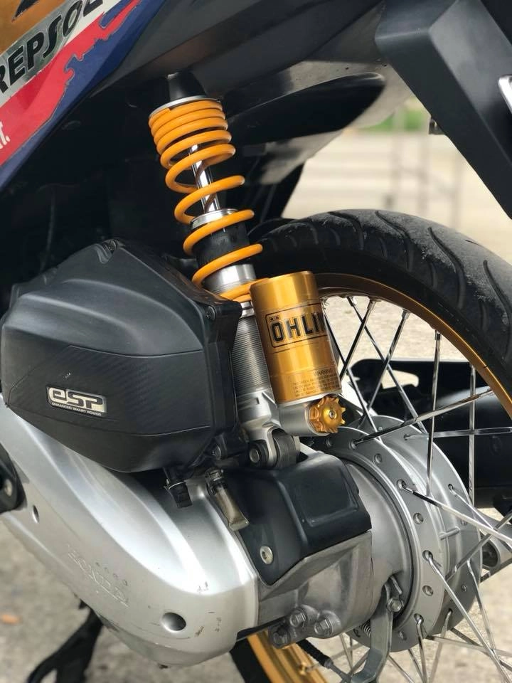 Click 125i độ cực chất với dàn chân nhỏ gọn tinh tế - 5