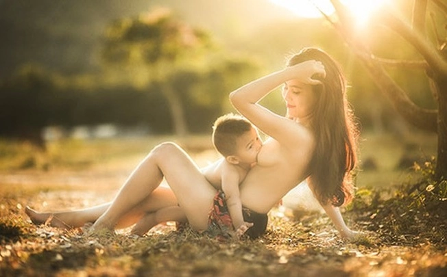 Cô gái nha trang bán nude cho con bú 5 năm trước giờ 3 con bầu ngực vẫn tràn trề - 1