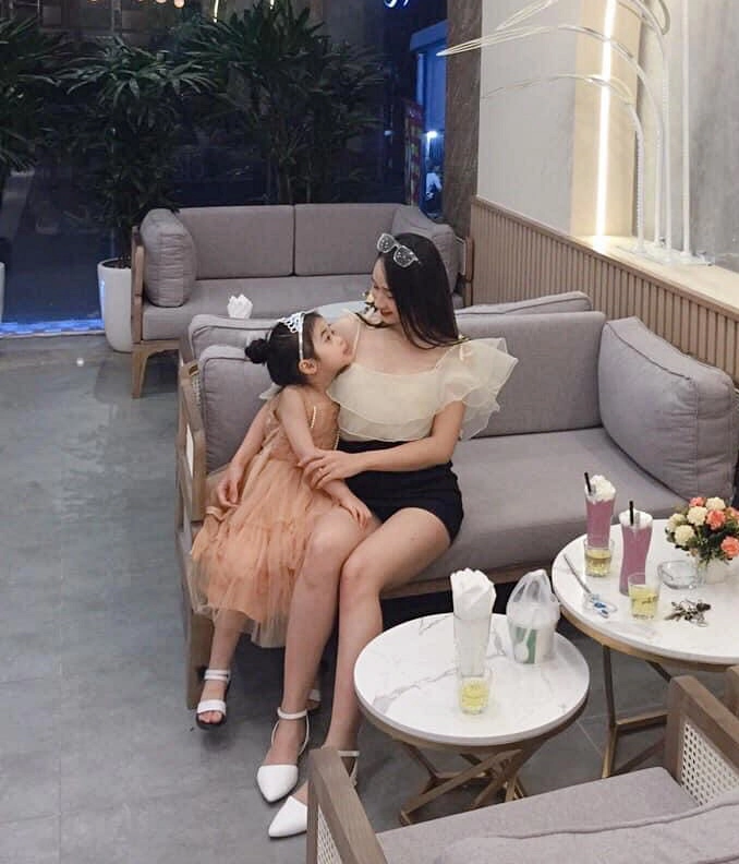 Cô giáo hot nhất ngày khai giảng vì xinh như hot girl hoá ra là mẹ đơn thân 5 năm - 8