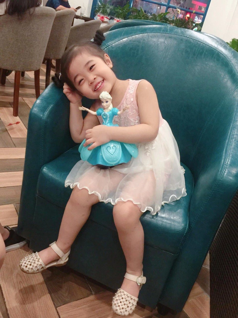 Cô giáo hot nhất ngày khai giảng vì xinh như hot girl hoá ra là mẹ đơn thân 5 năm - 9