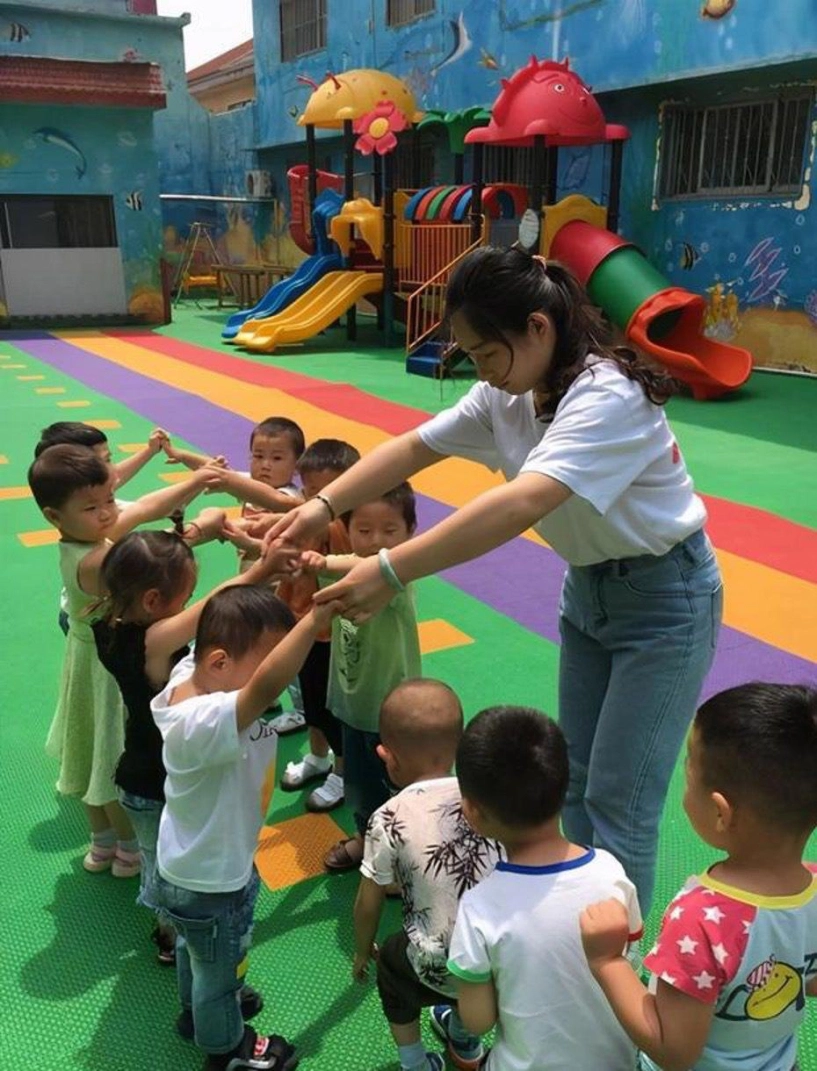 Cô giáo mầm non xinh đẹp nổi bật dưới hàng ghế khiến các bố ngất ngây - 1
