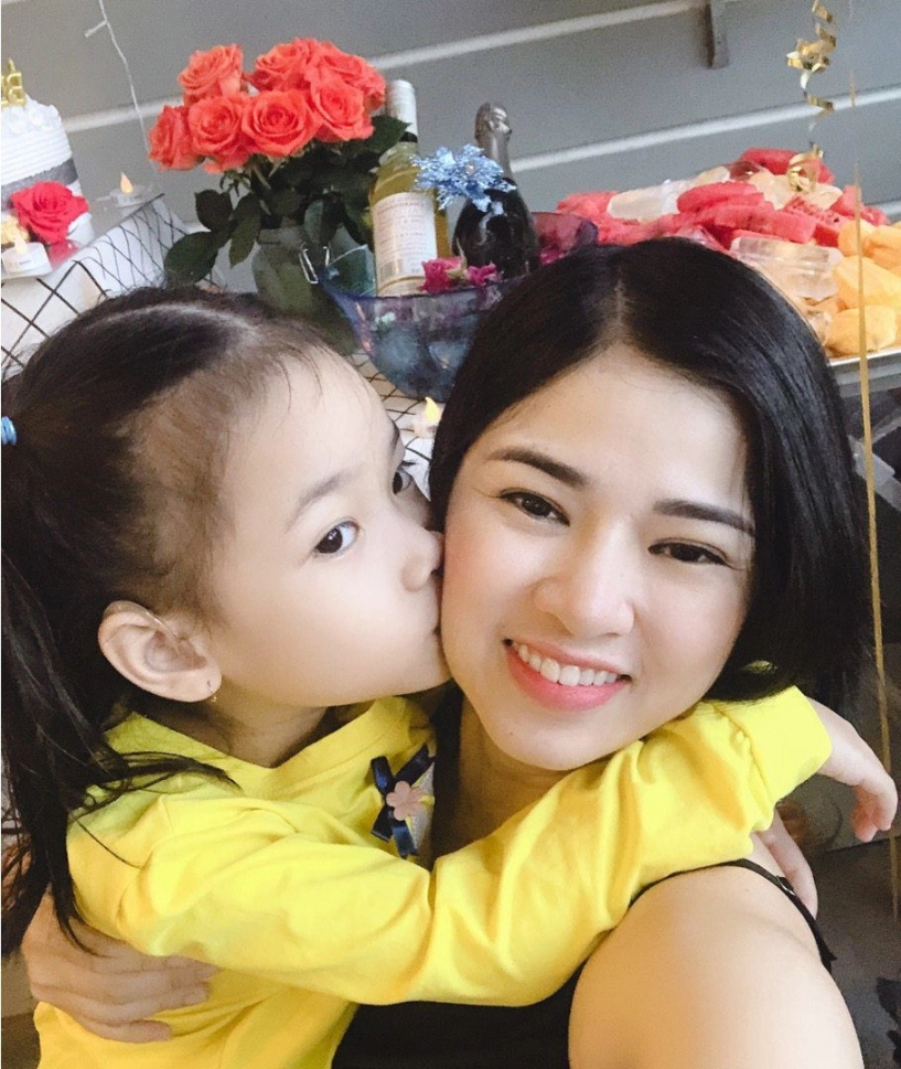 Con 2 tuổi chưa nói single mom từ chối yêu giám đốc tiêu 50000ngày đưa đi khám thì òa khóc - 7