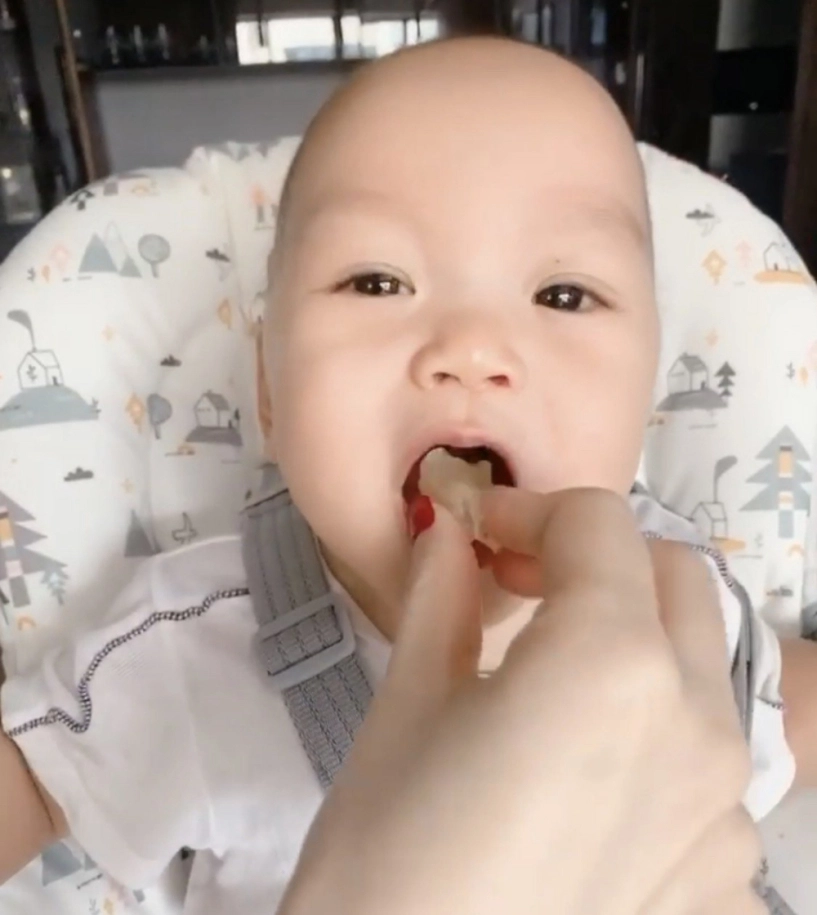 Con chưa 1 tuổi vợ mc thành trung đã quyết cắt cháo khiến nhiều người bất ngờ - 4
