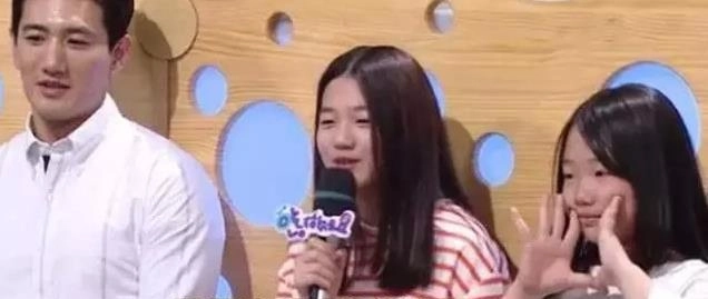 Con gái 17 tuổi lên truyền hình kể đang tắm bố thường xuyên xông vào và phản ứng của mẹ - 1