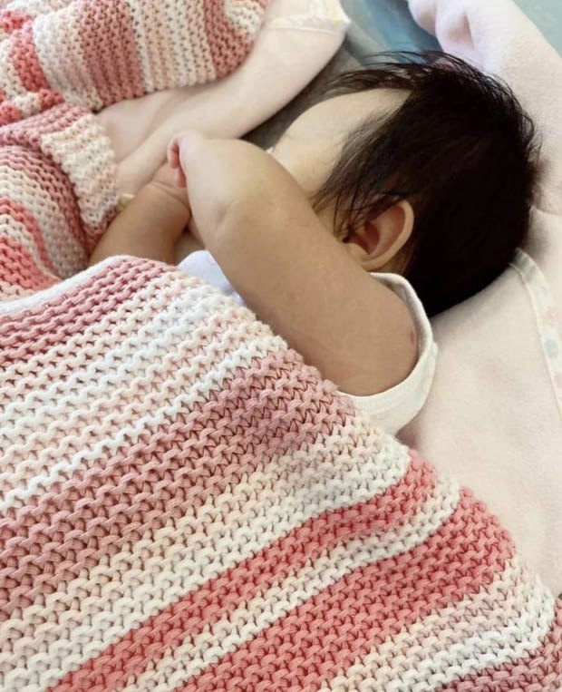 Con gái cường đô la có mái tóc tự nhiên hệt các em bé từng làm thế giới mê mẩn - 6