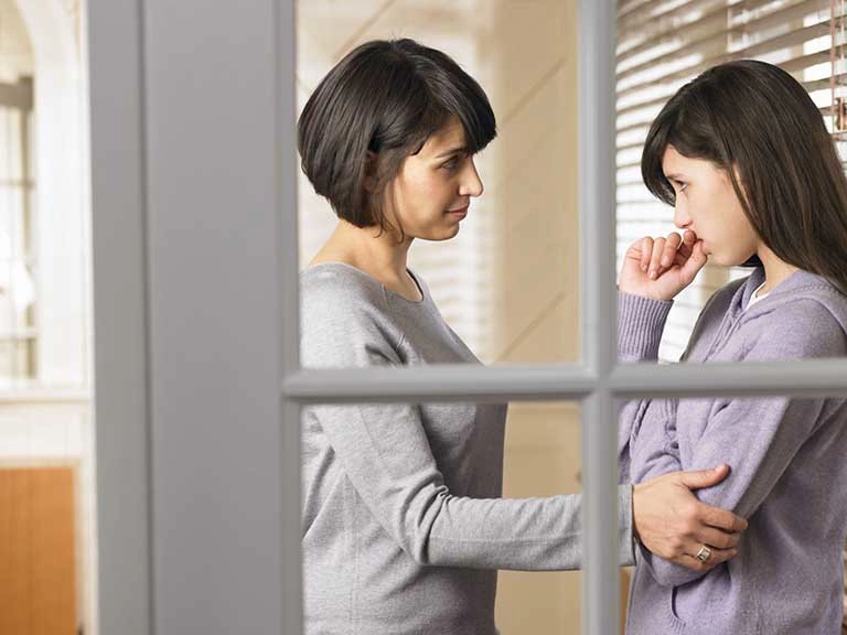 Con gái dậy thì phát ra tiếng lạ trong phòng riêng mẹ lén nhìn đỏ mặt với cảnh tượng này - 3