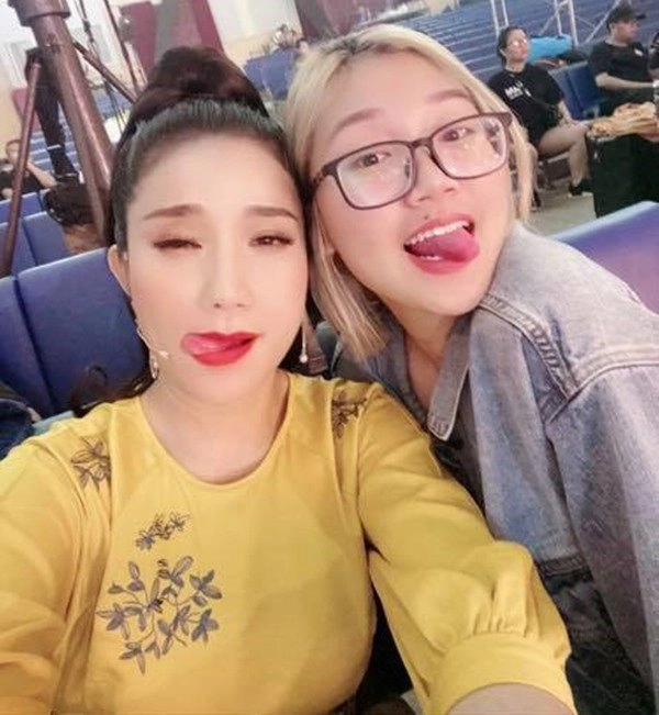 Con gái mc bạn muốn hẹn hò xin mẹ mua giày hiệu đoạn chat lộ con người thật - 4